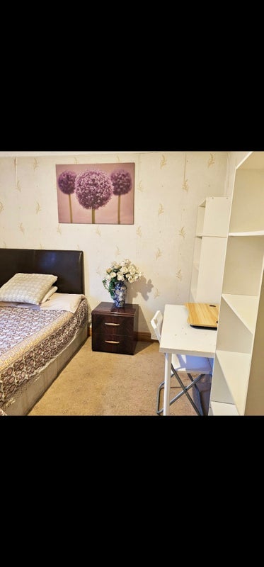 Room Colville Road in Greater London