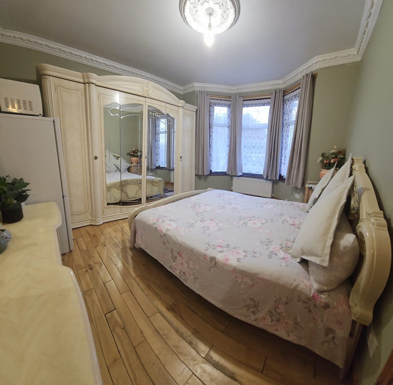 Room Colville Road in Greater London