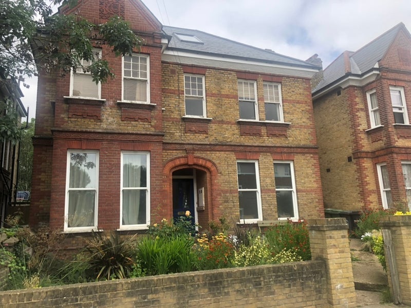 Room Exbury Road in Greater London