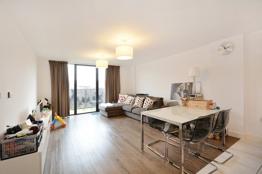 Flat Needleman Street in Greater London