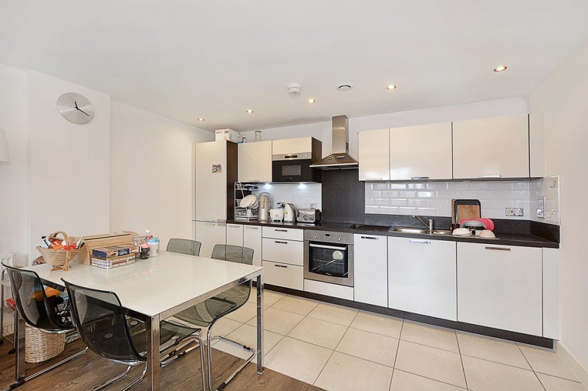 Flat Needleman Street in Greater London