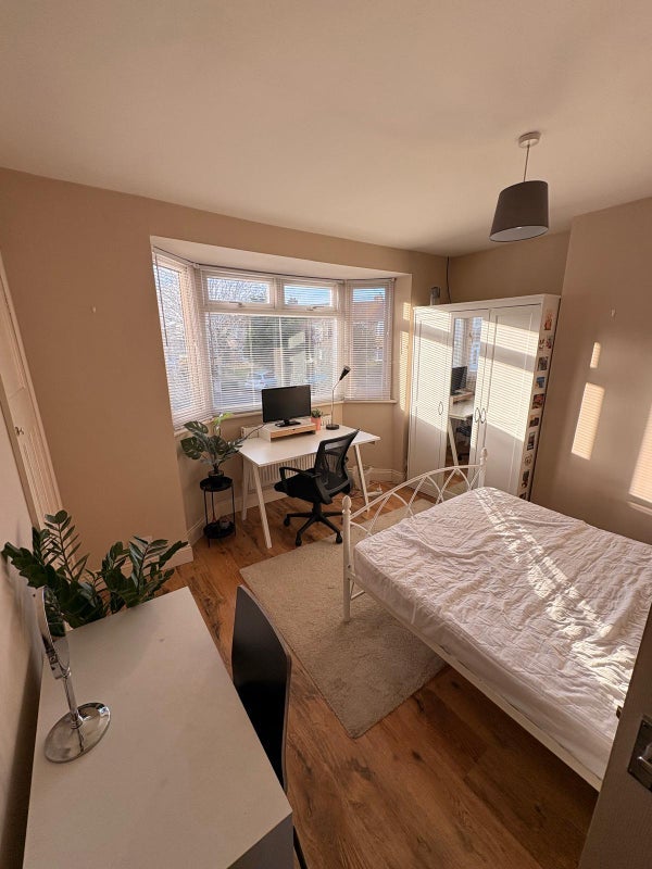 Room Mortimer Road in Bristol