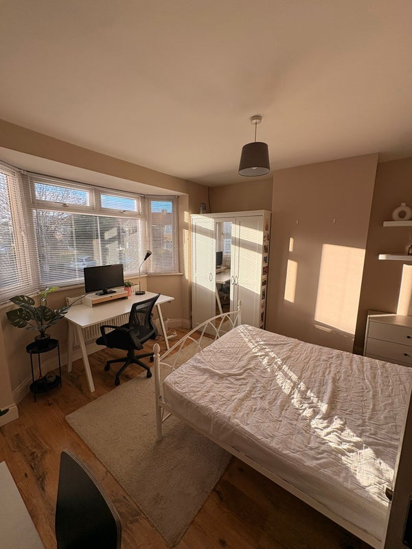 Room Mortimer Road in Bristol