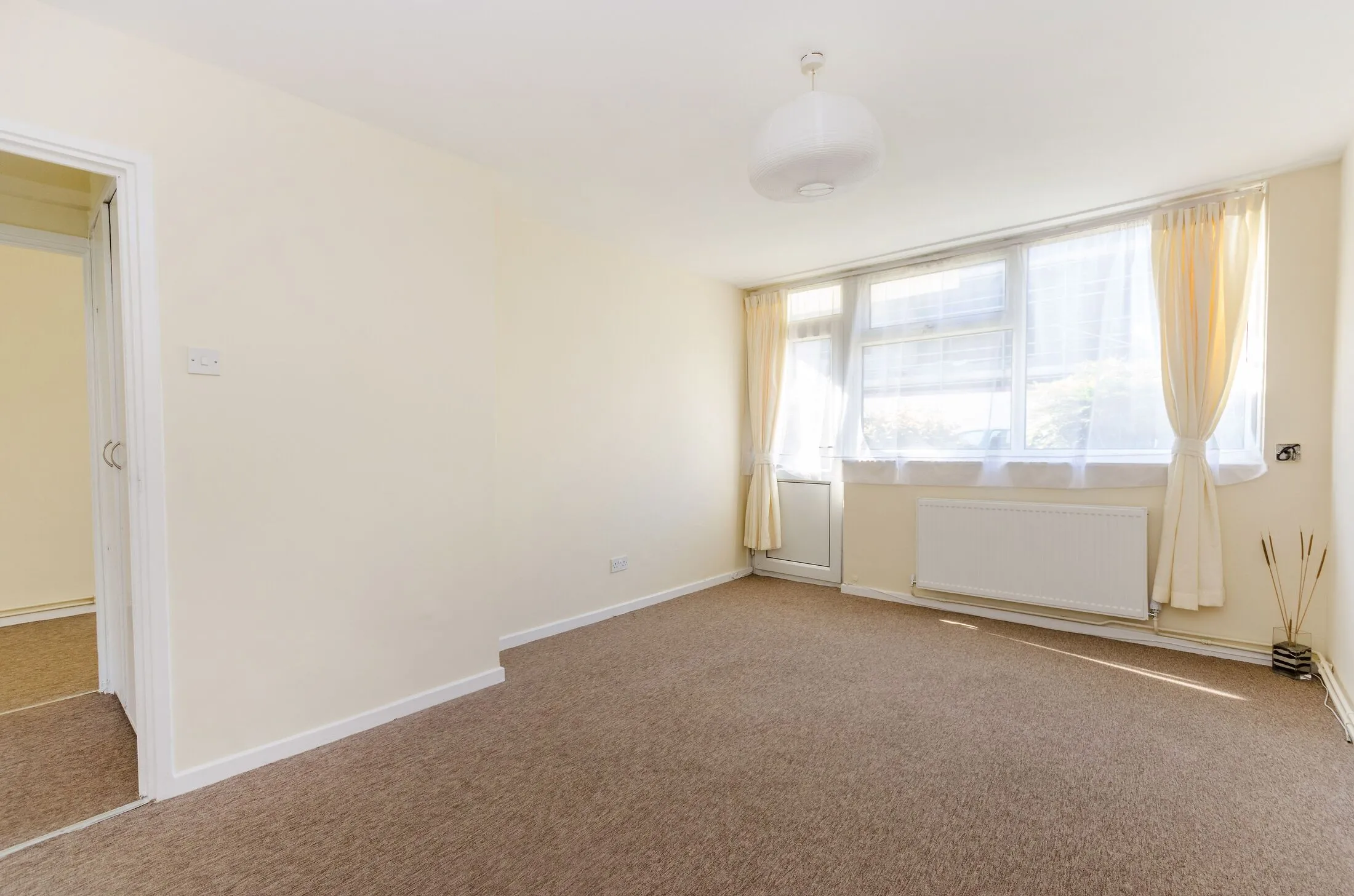 Flat Pembroke Road in Greater London