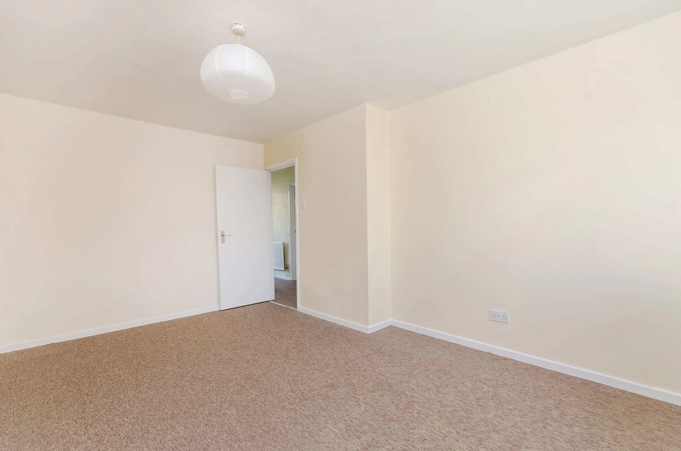 Flat Pembroke Road in Greater London