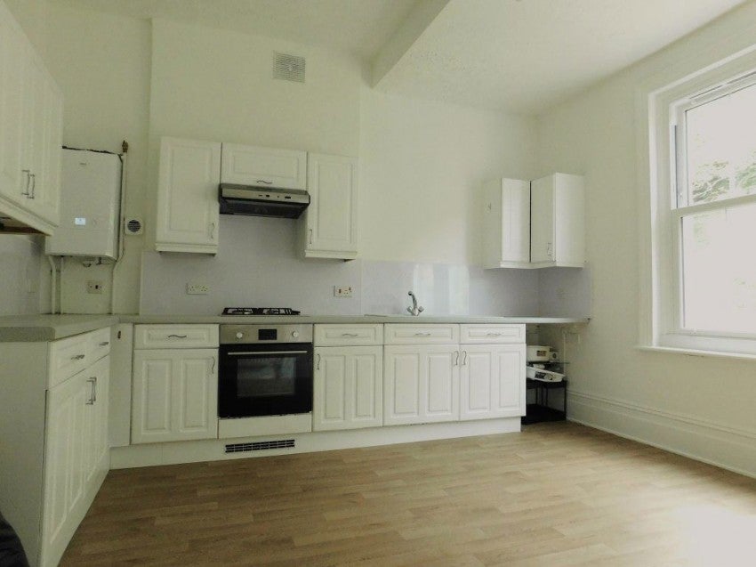 Flat Grosvenor Crescent in St Leonards