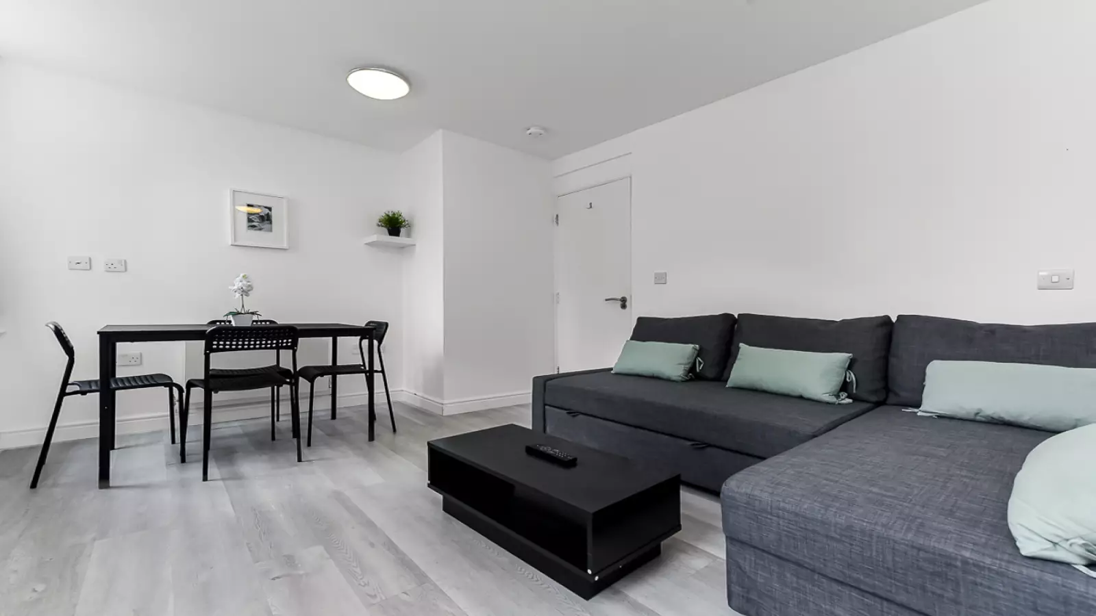 Flat Tottenham Mews in Greater London