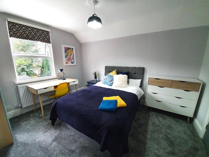 Room Claude Road in Cardiff