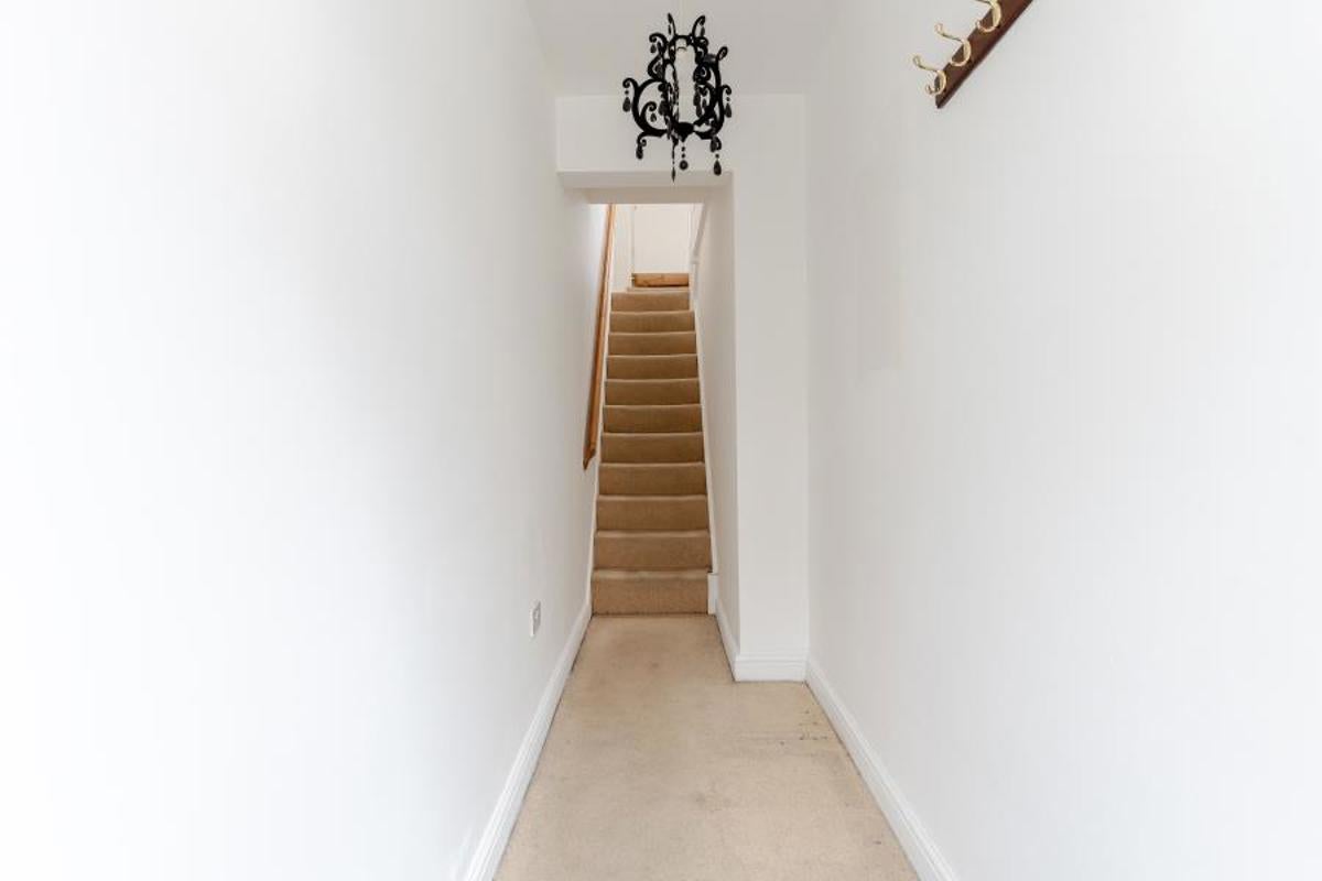 Flat Springfield Avenue in Bristol
