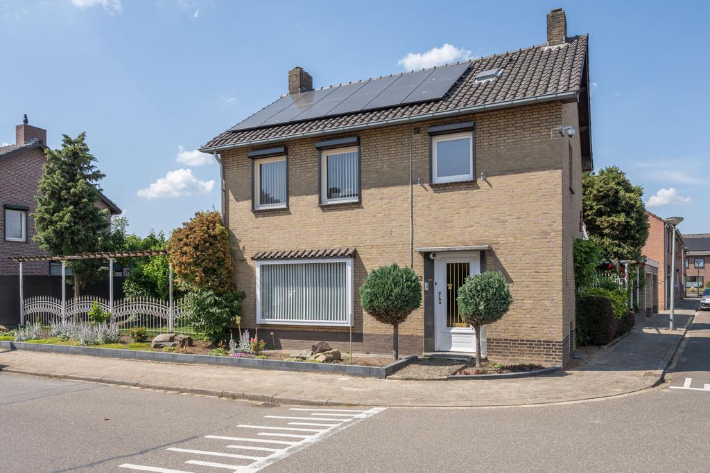 Huis Dorpstraat 22 in Buchten