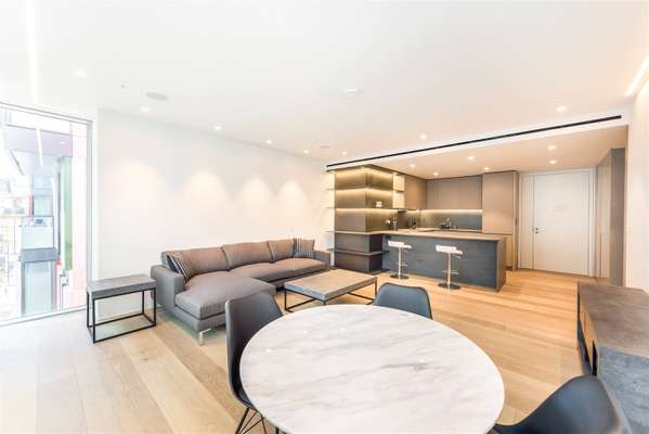 Flat Bressenden Place in London