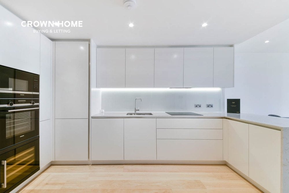 Flat South Quay Plaza in Greater London