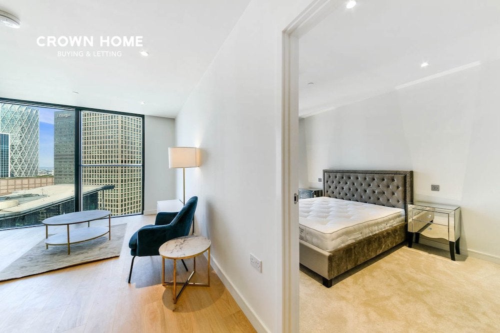 Flat South Quay Plaza in Greater London