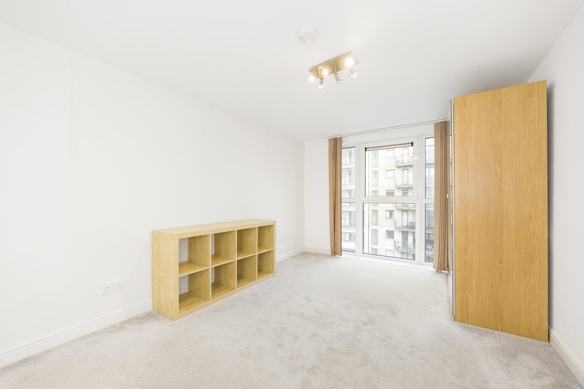 Flat Glaisher Street in Greater London