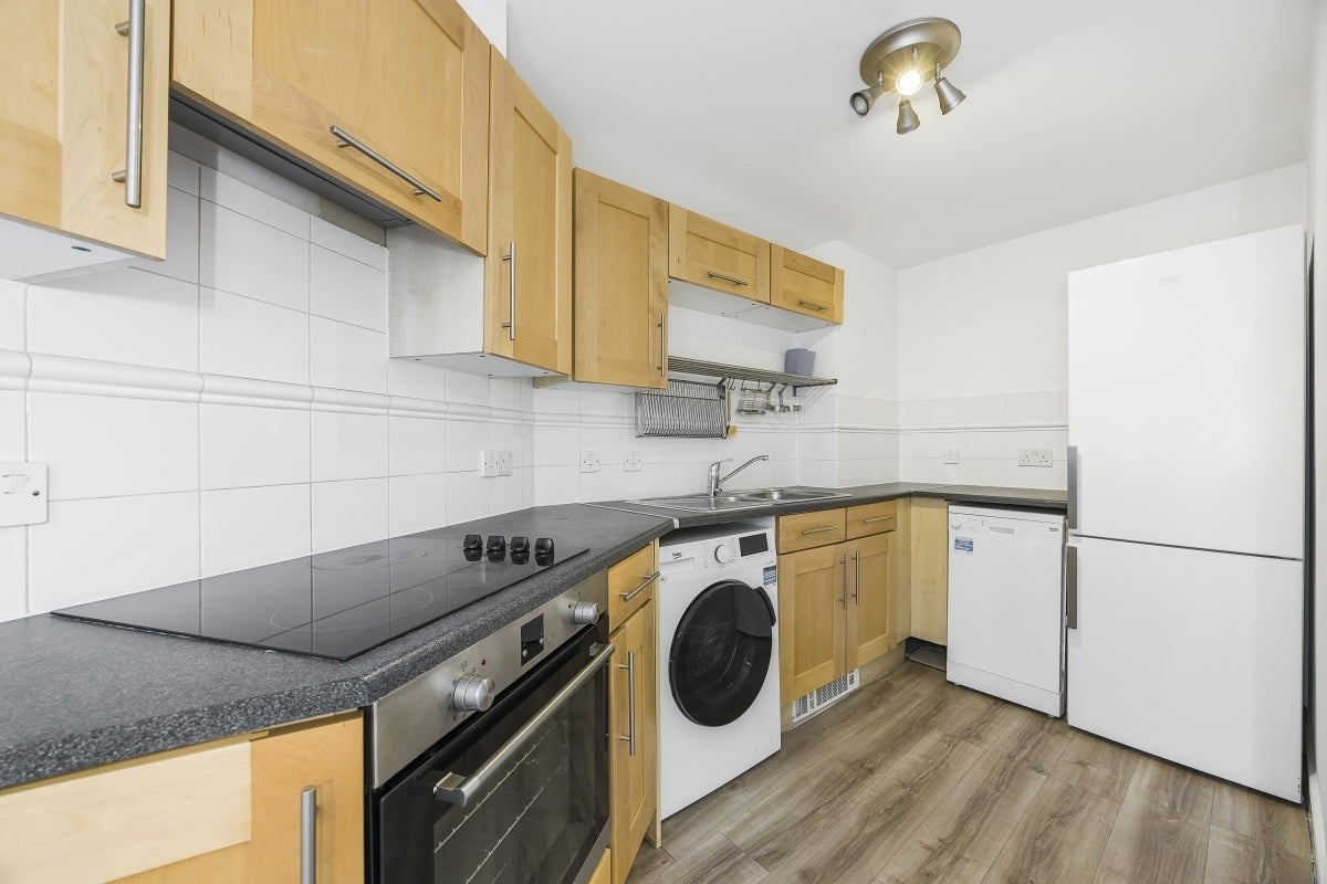 Flat Glaisher Street in Greater London