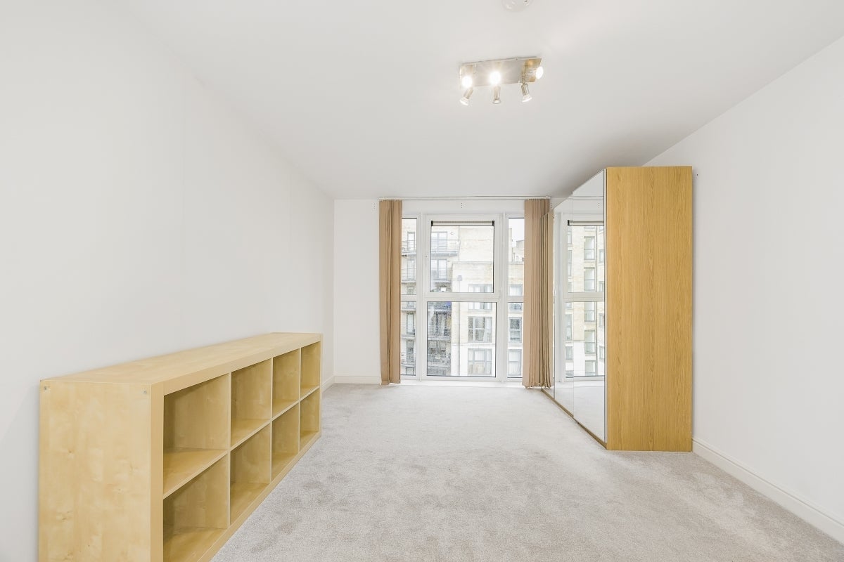 Flat Glaisher Street in Greater London