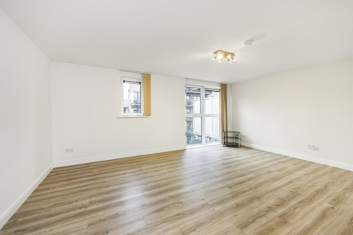 Flat Glaisher Street in Greater London