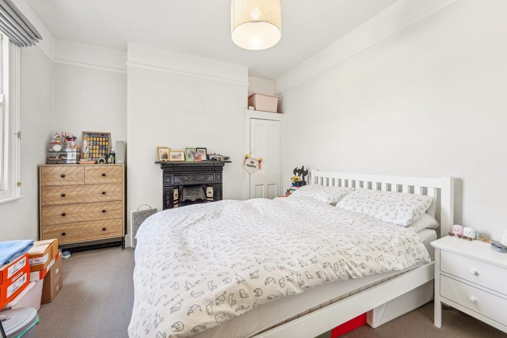 Flat Battersea High Street in Greater London
