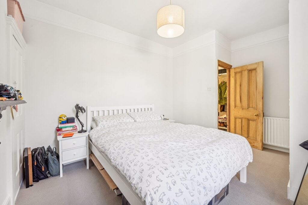 Flat Battersea High Street in Greater London
