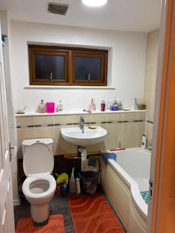 Room Abrahams Road in Crawley