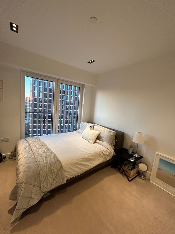 Room Trenchold Street in Greater London