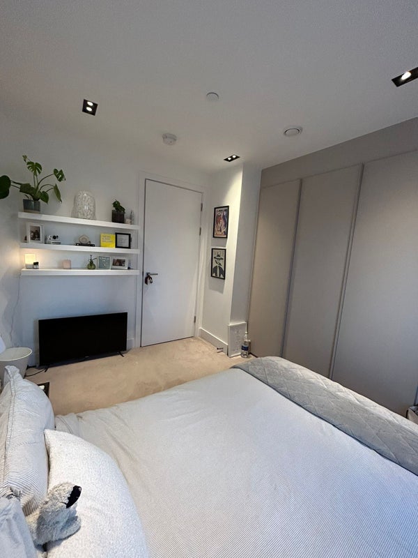 Room Trenchold Street in Greater London