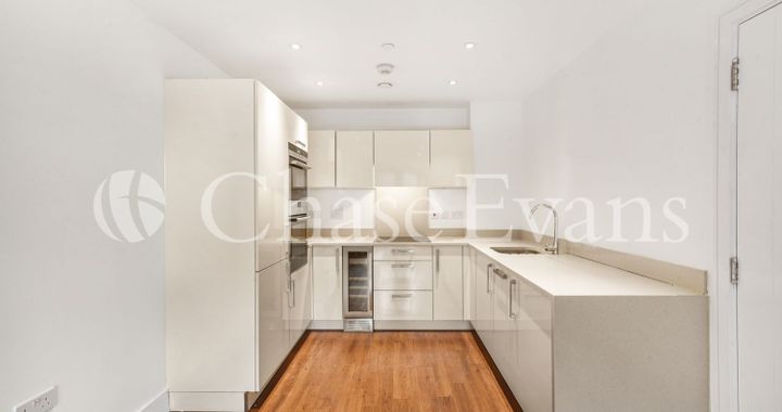 Flat Benwell Road in Greater London