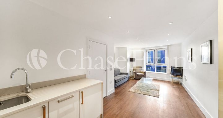 Flat Benwell Road in Greater London