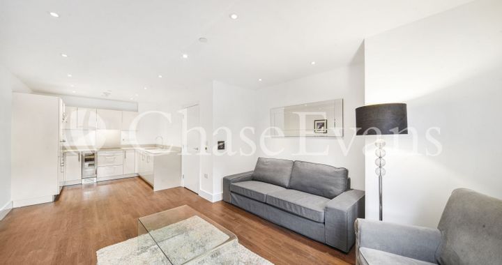 Flat Benwell Road in Greater London