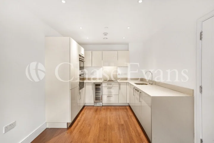 Flat Benwell Road in Greater London