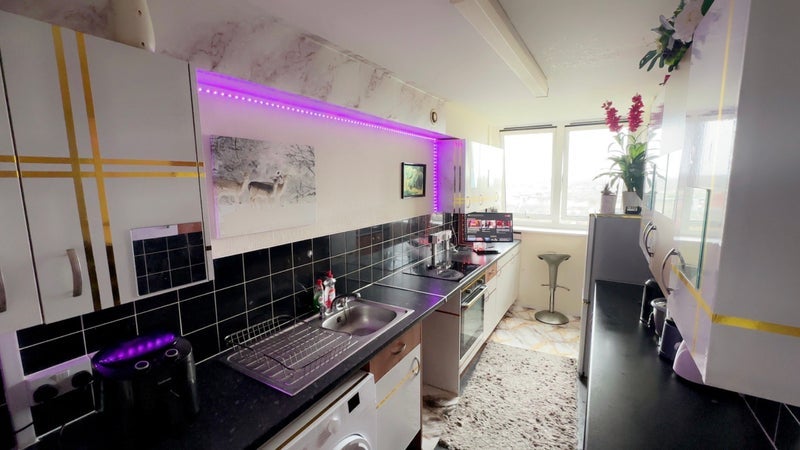 Flat Clayton Close in Trafford