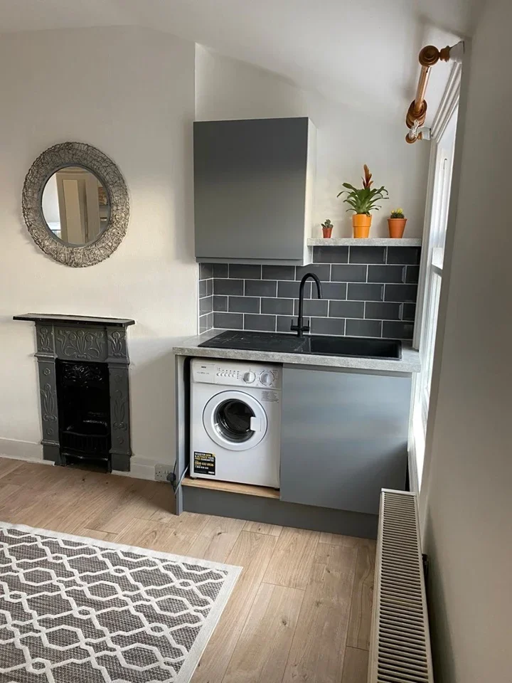 Room Derwentwater Road in Greater London