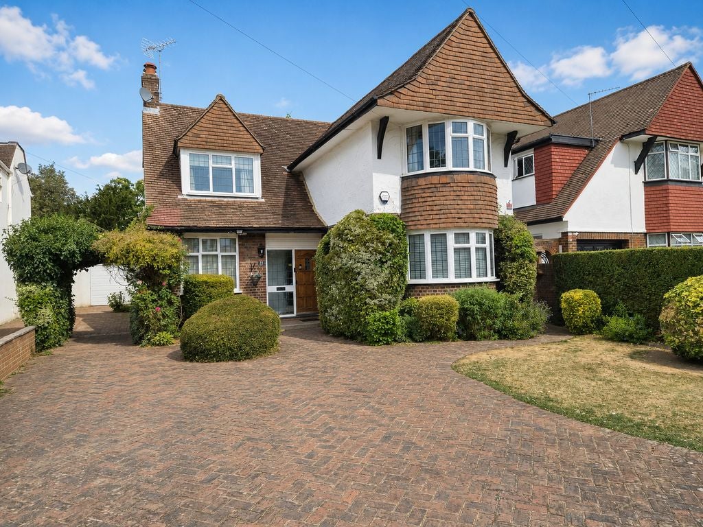 House Cavendish Drive in Greater London
