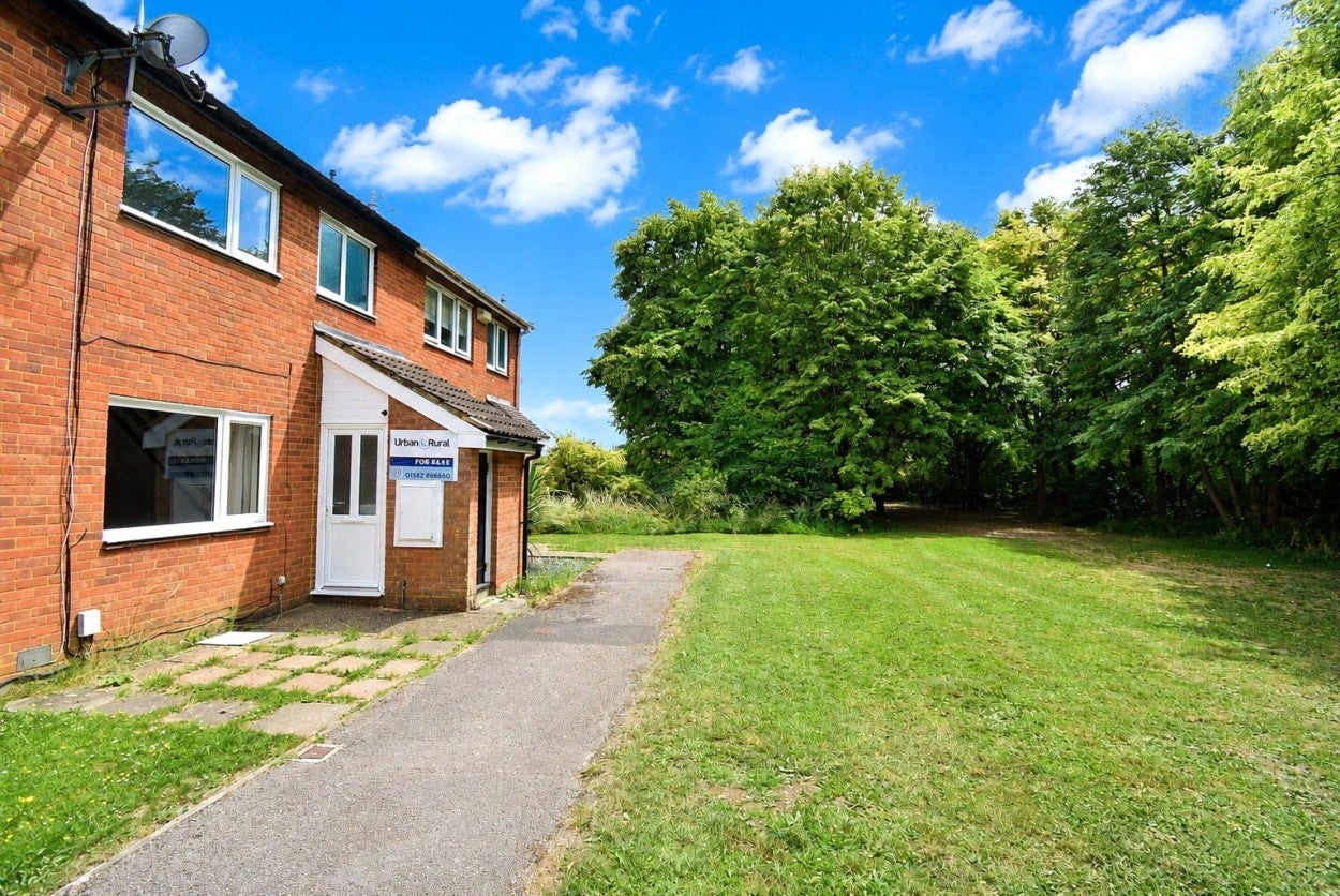 House Parkside Drive in Dunstable