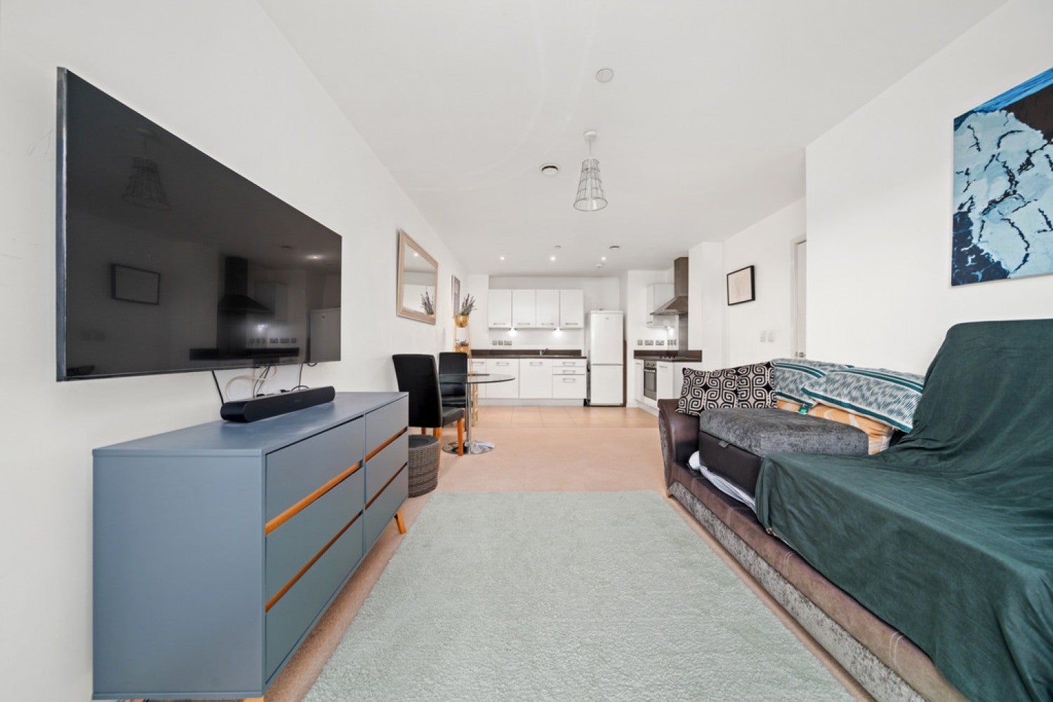 Flat Juniper Drive in Greater London