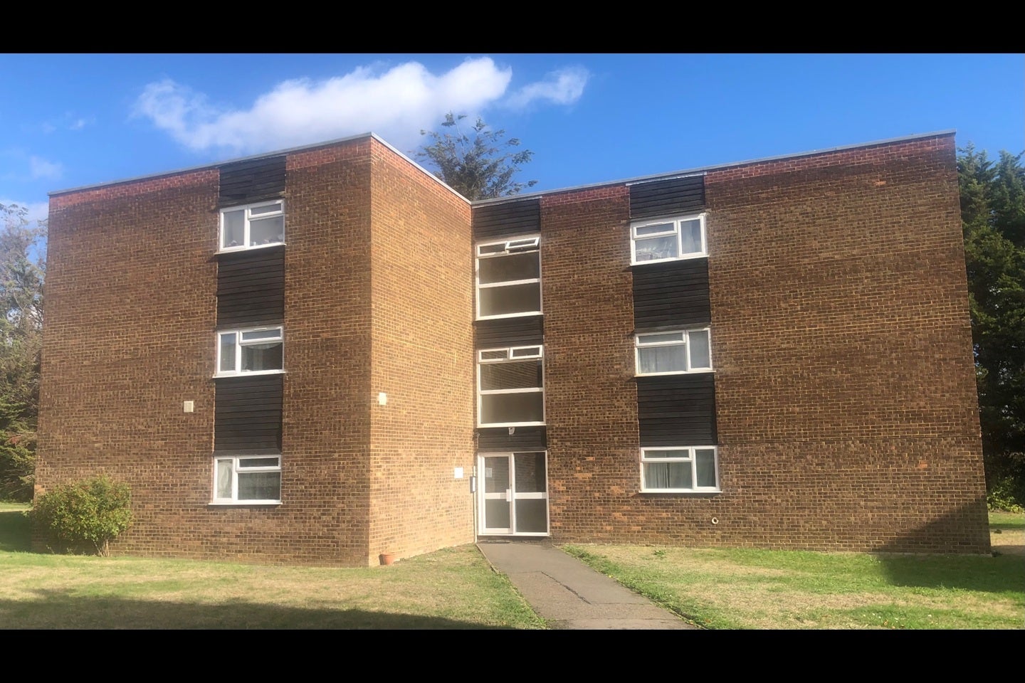 Flat Spencer Road in Greater London