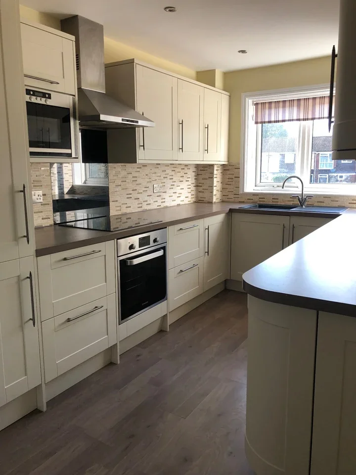 Flat Spencer Road in Greater London