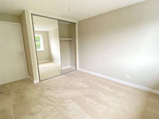 Flat Crompton Fields in Crawley