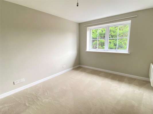Flat Crompton Fields in Crawley