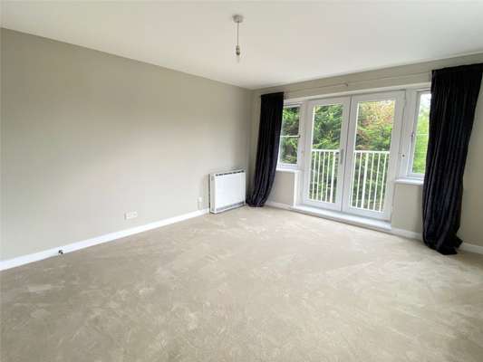 Flat Crompton Fields in Crawley