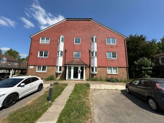 Flat Crompton Fields in Crawley