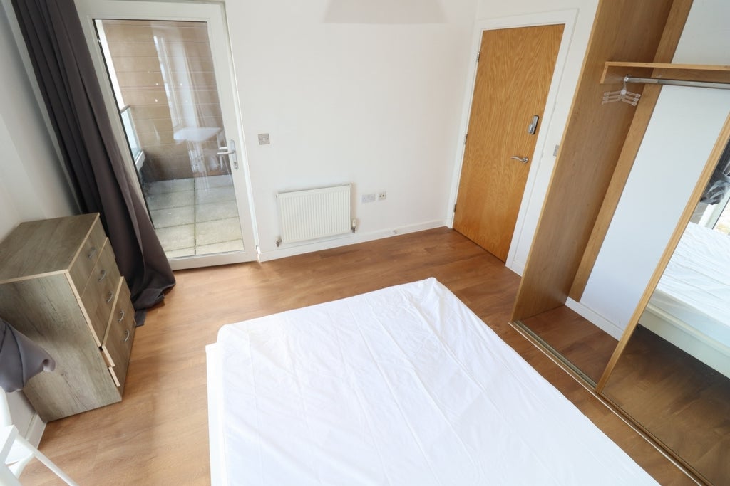 Room Globe Road in Greater London