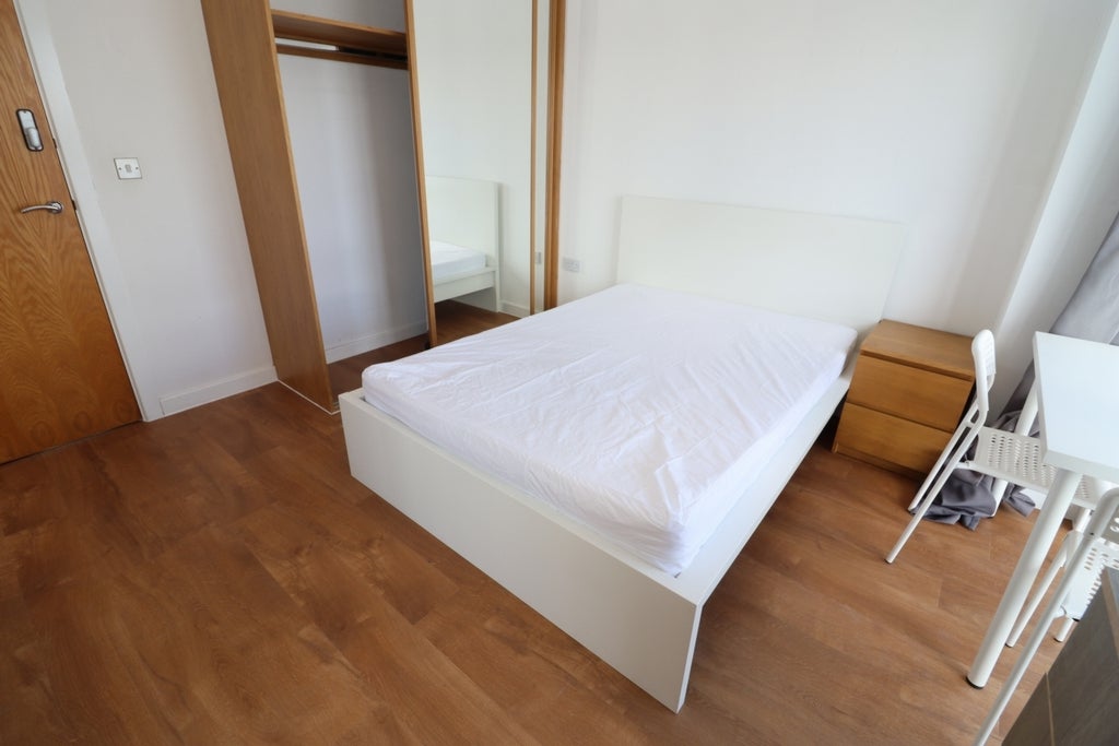 Room Globe Road in Greater London