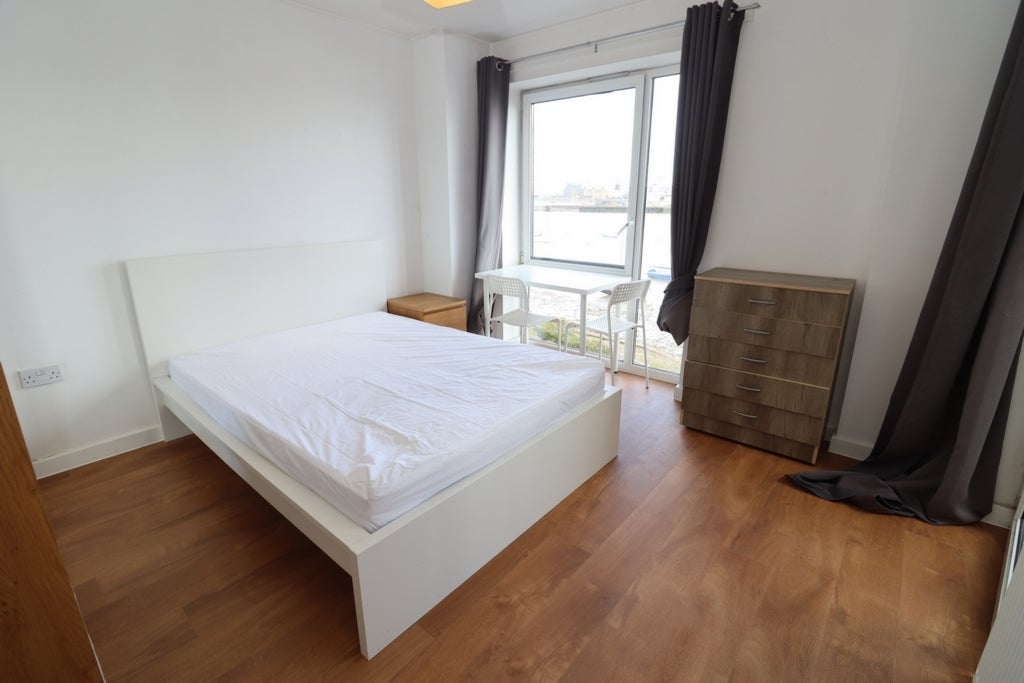 Room Globe Road in Greater London