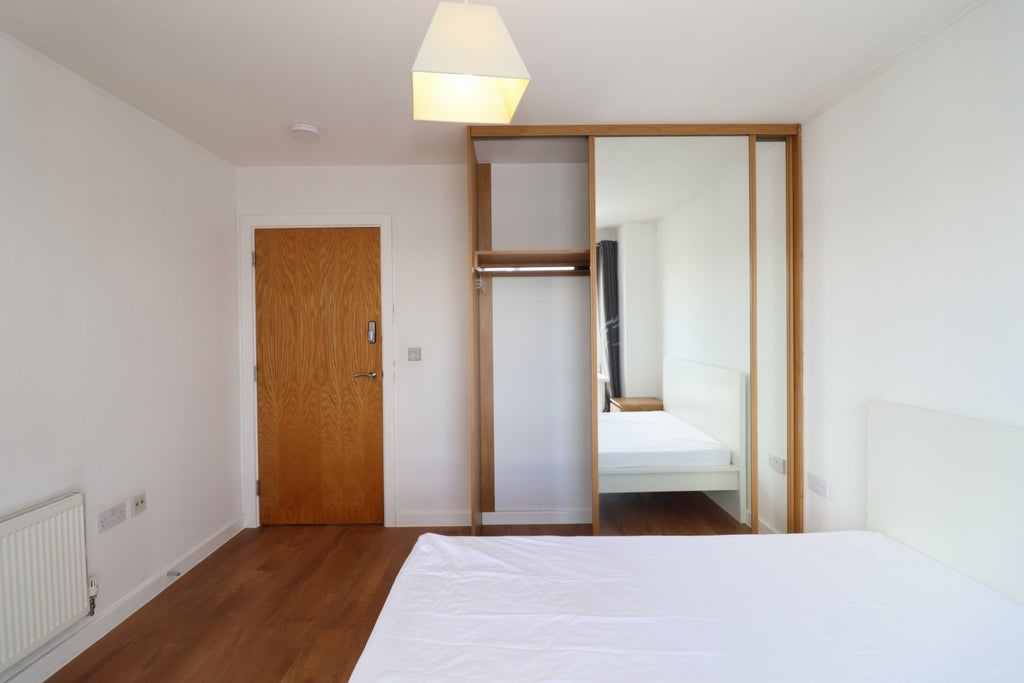 Room Globe Road in Greater London