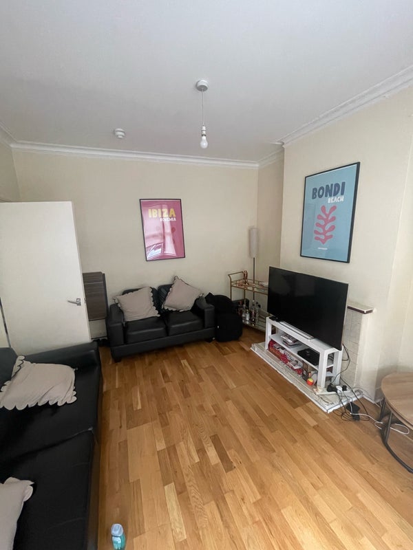Room Musjid Road in Greater London