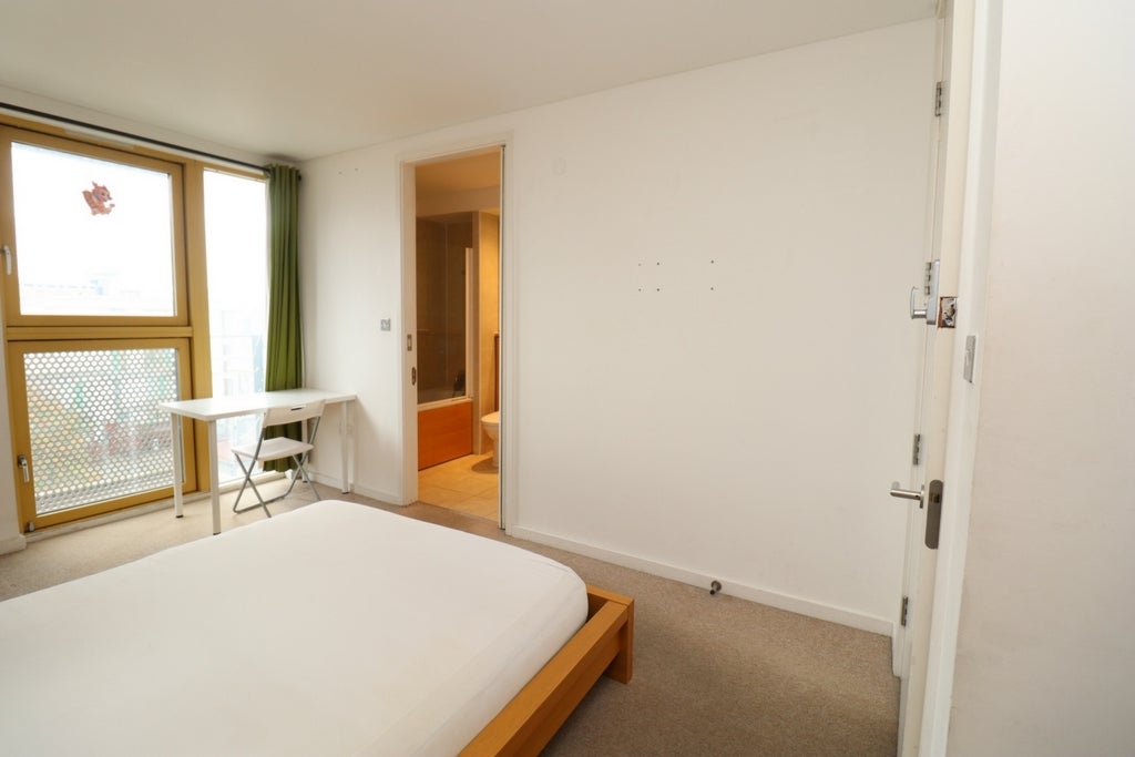Room Globe Road in Greater London