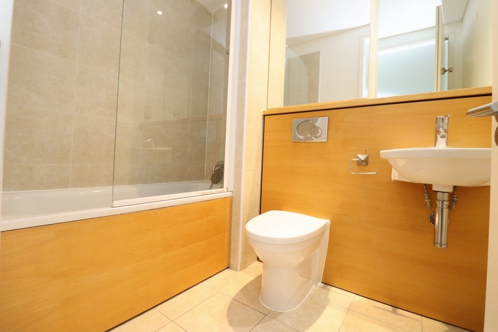 Room Globe Road in Greater London