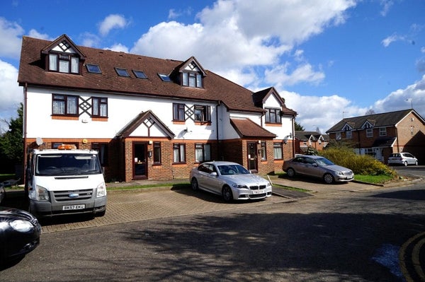 Flat Hazelwood Close in London