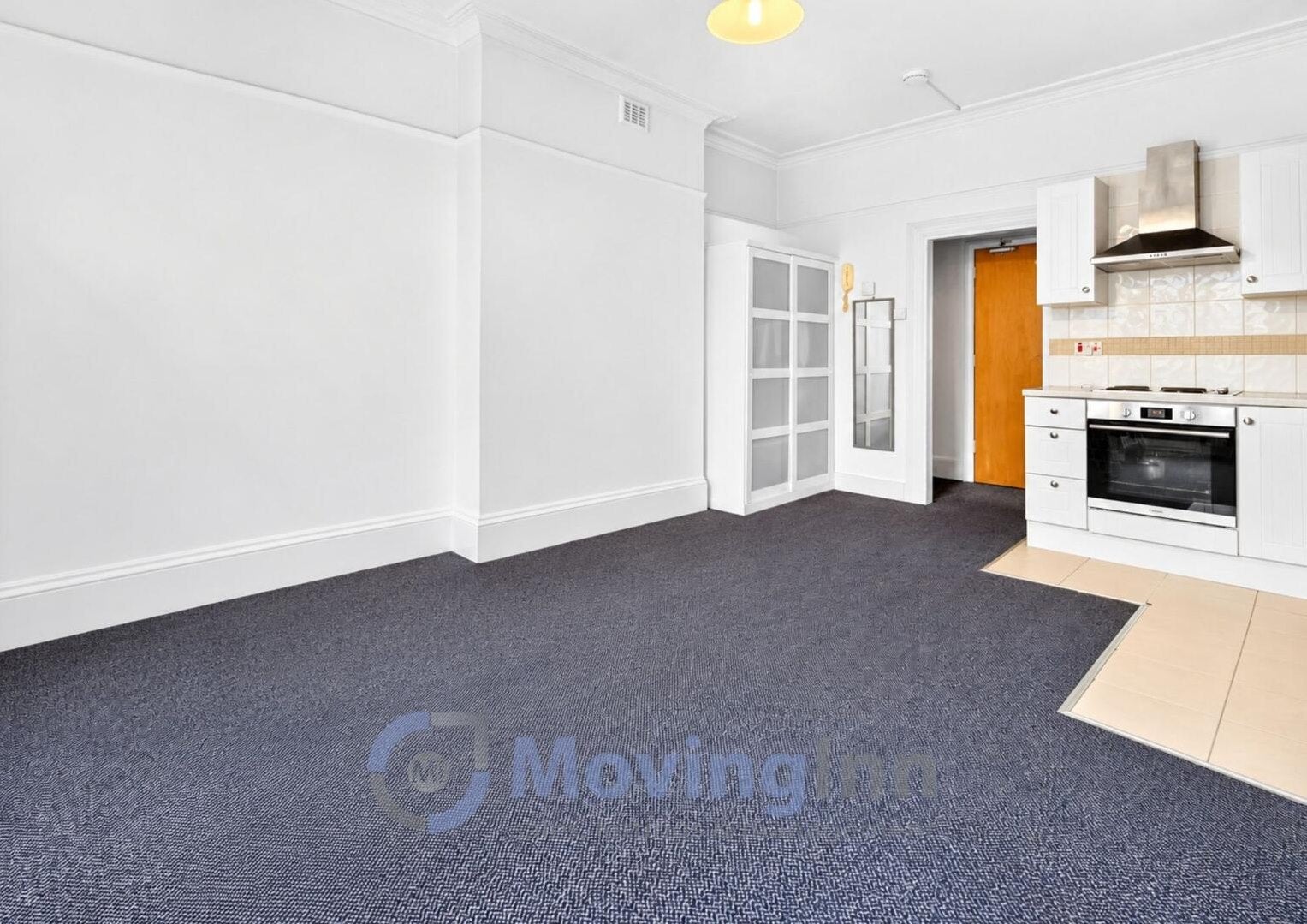 Flat Gleneldon Road in Greater London